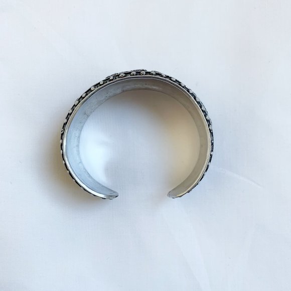 VINTAGE | SILVER ELEPHANT BANGLE - Picture 4 of 6